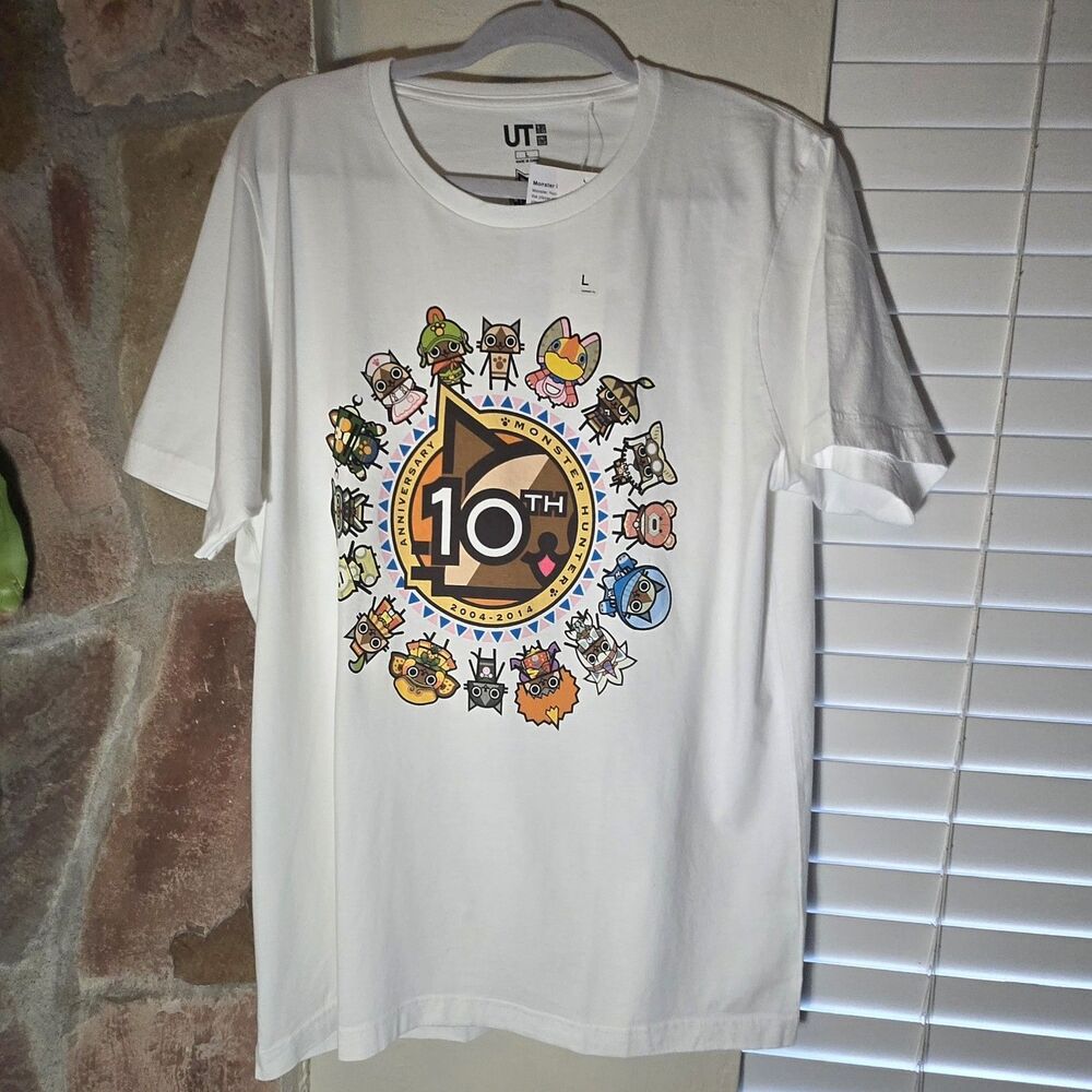 NWT Uniqlo x Monster Hunter 10th Anniversary T-Shirt Size L  Limited Release